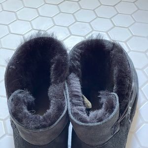 UGG Mini Bailey Button II Women’s 10